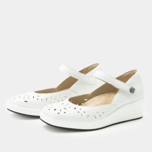 Hayes White Breeze Shoe